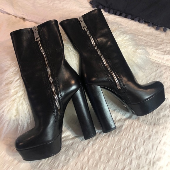 Authentic Gucci boots - Picture 2 of 6